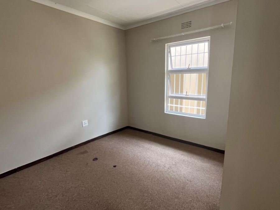 To Let 3 Bedroom Property for Rent in Southernwood Eastern Cape